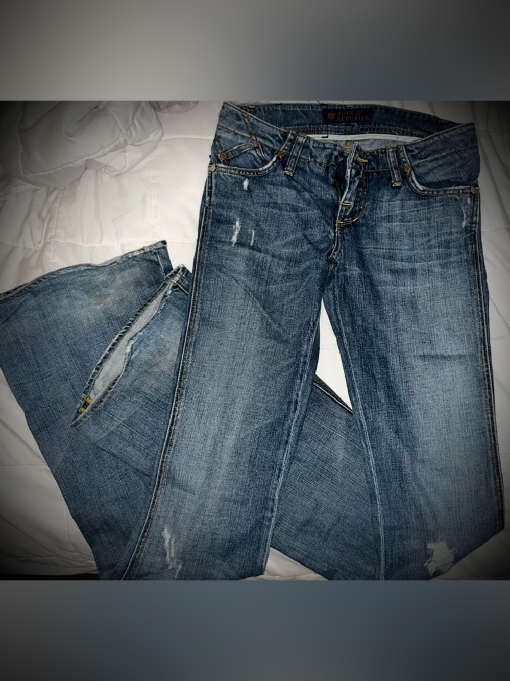 Rock & Republic Medium Wash Extreme Flair Distressed Sz 25x35